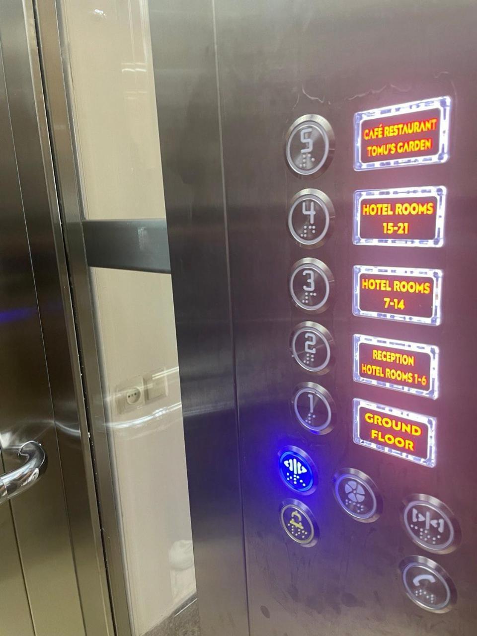 Tomu'S Hotel Gyumri Ngoại thất bức ảnh