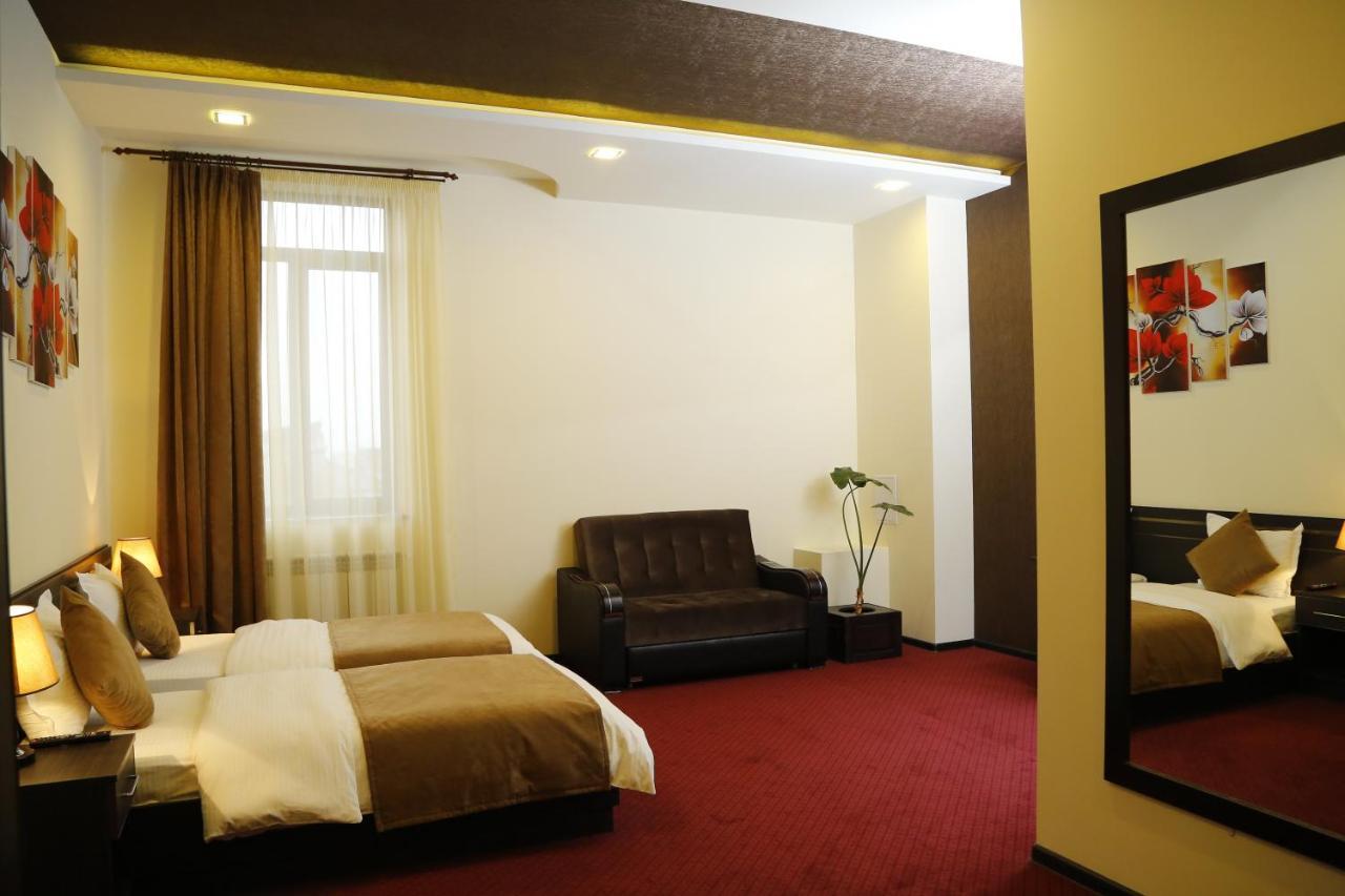 Tomu'S Hotel Gyumri Ngoại thất bức ảnh