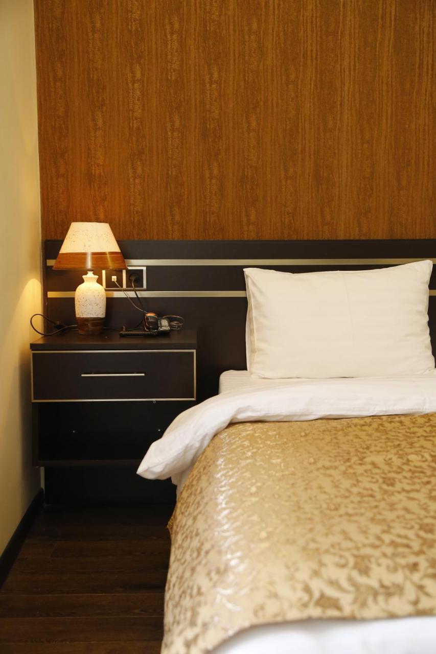 Tomu'S Hotel Gyumri Ngoại thất bức ảnh