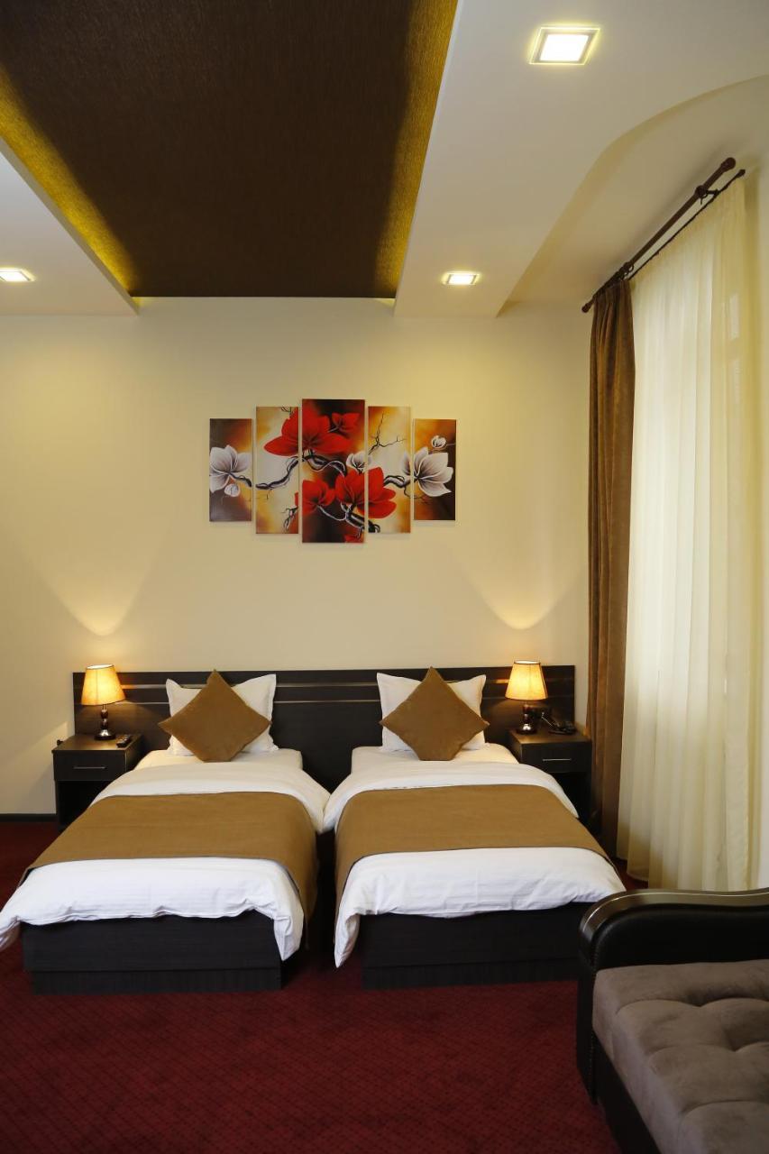 Tomu'S Hotel Gyumri Ngoại thất bức ảnh