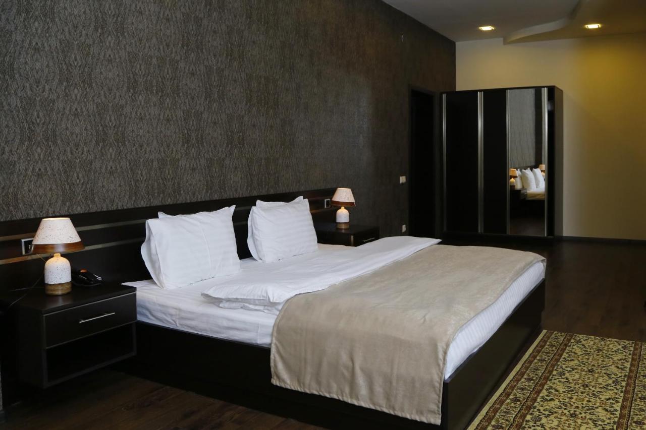 Tomu'S Hotel Gyumri Ngoại thất bức ảnh